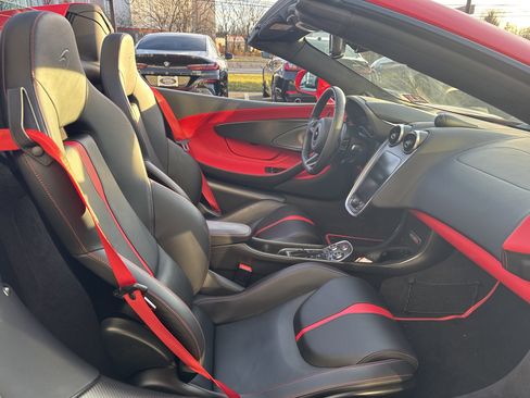 Used 2019 McLaren 570S Spider image 2