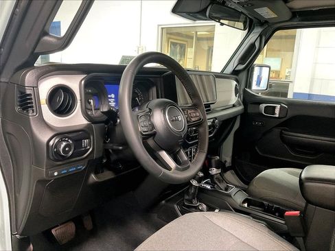 Used 2024 Jeep Wrangler Unlimited w/ Convenience Group AWD/4WD image 8