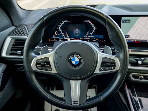 Used 2024 BMW X7 xDrive40i w/ M Sport Package AWD/4WD image 49