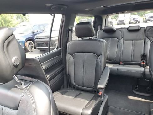 Used 2024 Jeep Wagoneer Series II w/ Convenience Group I AWD/4WD image 14