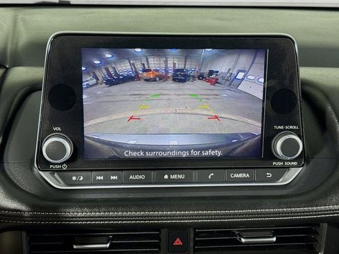 Certified 2025 Nissan Rogue SV image 11