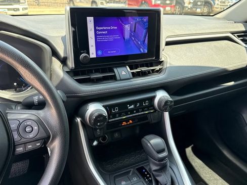 Used 2023 Toyota RAV4 LE AWD/4WD image 17