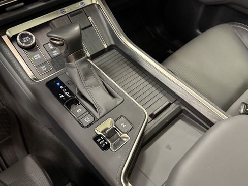 Used 2025 Lexus GX 550 w/ Accessory Package (2T) AWD/4WD image 24
