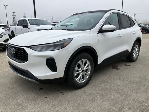 Certified 2023 Ford Escape Active w/ Tech Pack #2 image 2