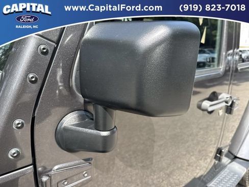 Used 2017 Jeep Wrangler Unlimited Sahara w/ Connectivity Group AWD/4WD image 12