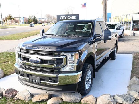 Used 2021 Ford F250 XLT w/ Camper Package image 1