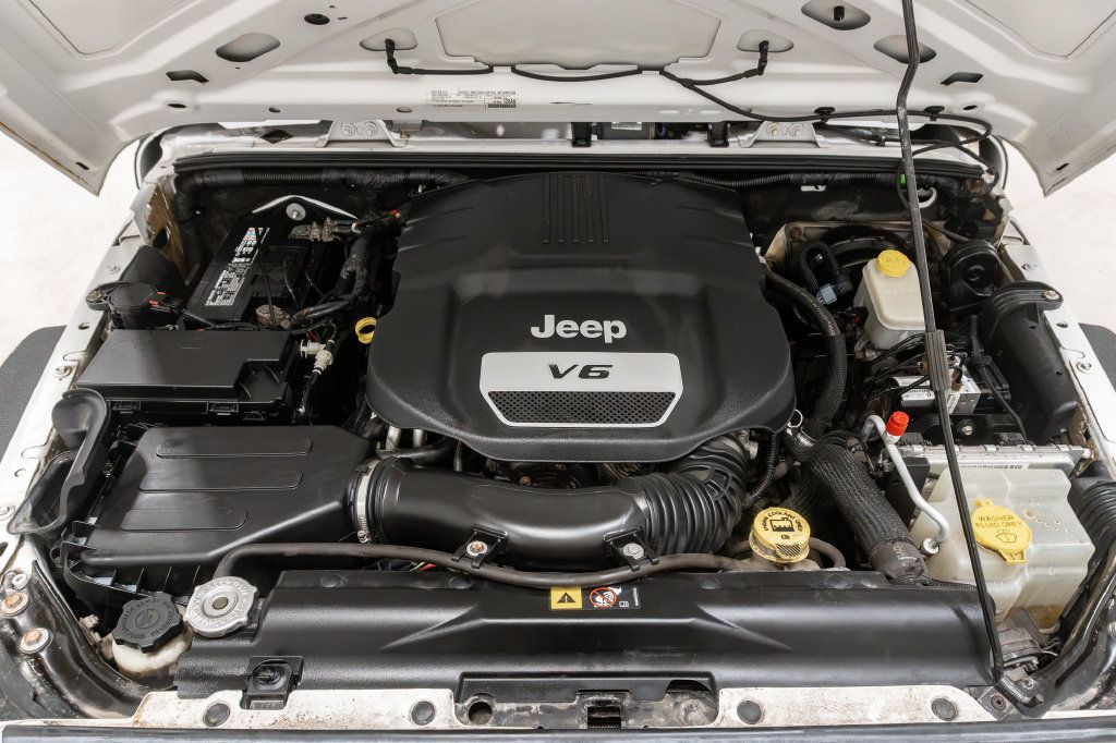 Used 2015 Jeep Wrangler Sport AWD/4WD image 3