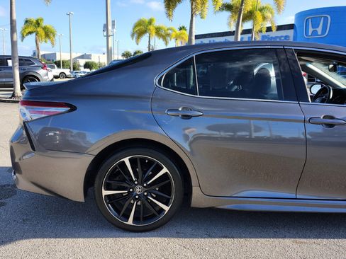 Used 2018 Toyota Camry XSE image 4