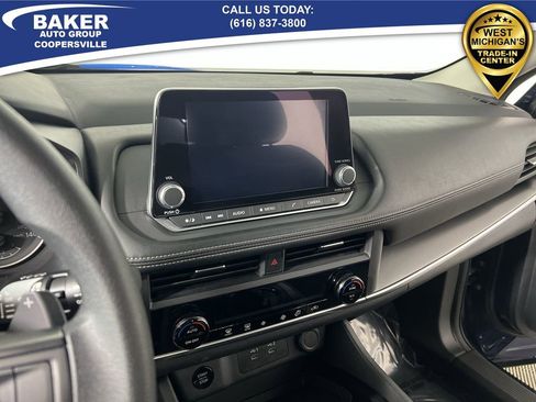 Used 2024 Nissan Rogue SV image 12