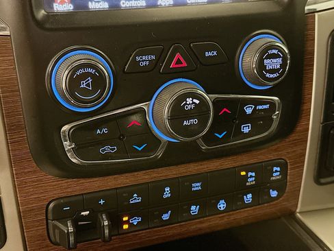 Used 2015 RAM 1500 Laramie w/ Convenience Group image 24