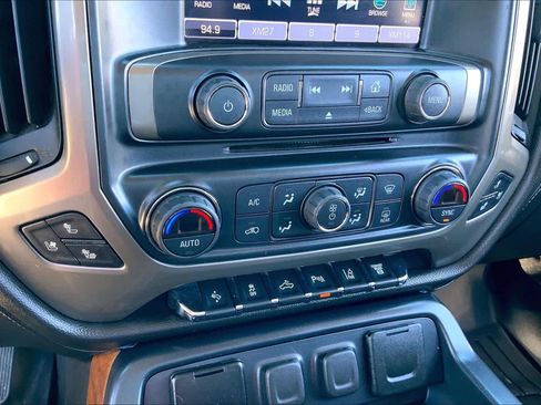 Used 2018 Chevrolet Silverado 2500 High Country w/ Duramax Plus Package image 32