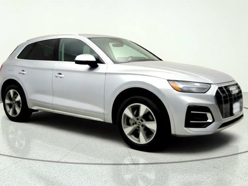 Used 2023 Audi Q5 2.0T Premium Plus w/ Premium Plus Package AWD/4WD image 3