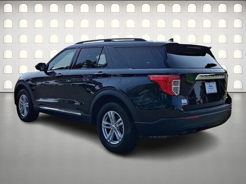 Used 2023 Ford Explorer XLT AWD/4WD image 5