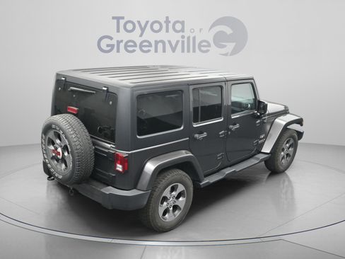 Used 2017 Jeep Wrangler Unlimited Sahara w/ Connectivity Group AWD/4WD image 15