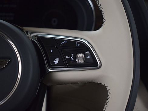 New 2025 Bentley Bentayga AWD/4WD image 30