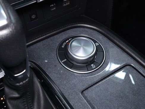 Used 2022 Nissan Armada SV AWD/4WD image 31