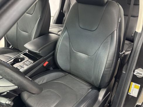 Certified 2019 Ford Edge Titanium w/ Equipment Group 301A image 9