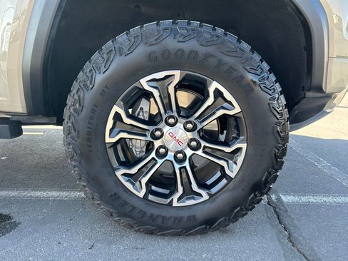 Used 2024 GMC Canyon AT4 w/ Technology Package image 30