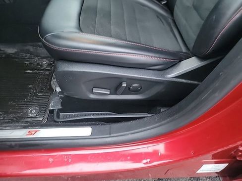 Certified 2022 Ford Edge ST-Line w/ Class II Trailer Tow Package image 36