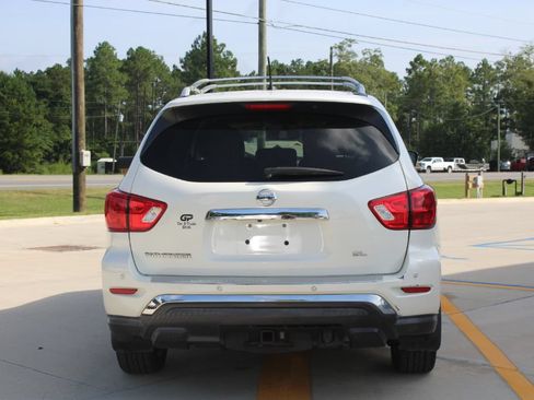 Used 2018 Nissan Pathfinder SL w/ SL Premium Package FWD image 4
