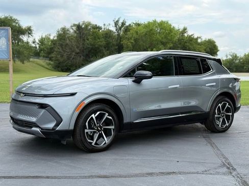 New 2025 Chevrolet Equinox EV LT AWD/4WD image 3