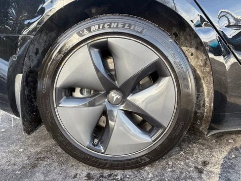 Used 2018 Tesla Model 3 Long Range image 16