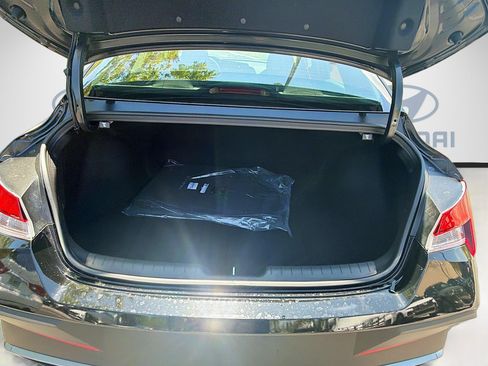 New 2026 Hyundai Elantra SE FWD image 18