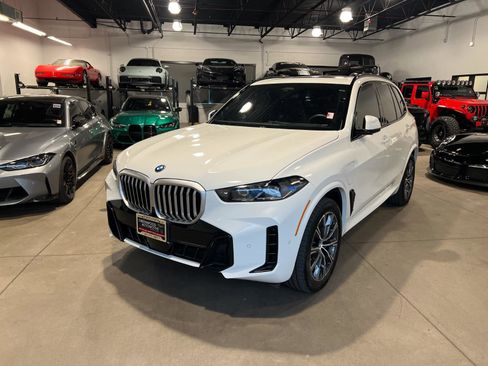 Used 2025 BMW X5 xDrive50e w/ M Sport Package AWD/4WD image 7