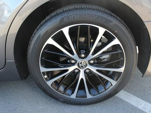 Used 2020 Toyota Camry SE FWD image 10
