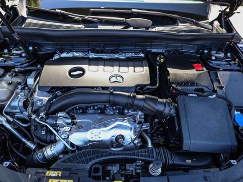Used 2023 Mercedes-Benz GLB 250 image 32