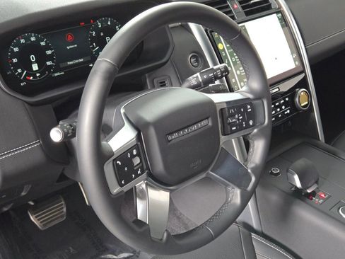 Used 2025 Land Rover Discovery Dynamic SE AWD/4WD image 24