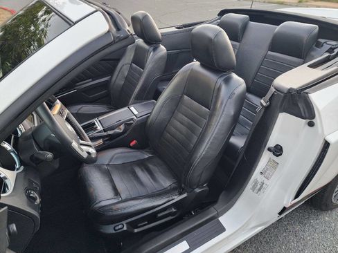 Used 2010 Ford Mustang GT Premium image 13