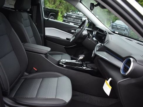 New 2026 Chevrolet Trax LT w/ Sunroof Package FWD image 13