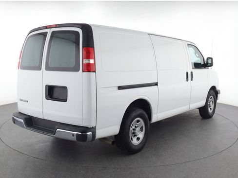 Used 2025 Chevrolet Express 3500 LT w/ LT Preferred Equipment Group image 9