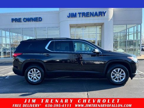 Used 2020 Chevrolet Traverse LT image 1