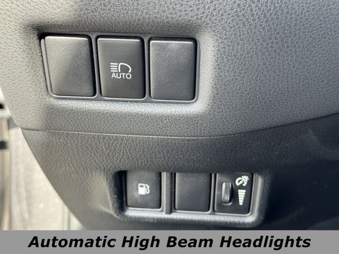 Used 2021 Toyota C-HR LE image 5