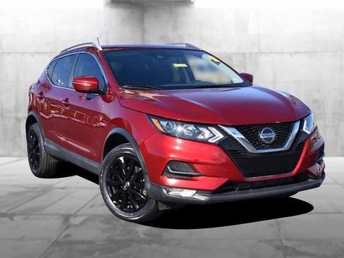Used 2022 Nissan Rogue Sport SV image 2