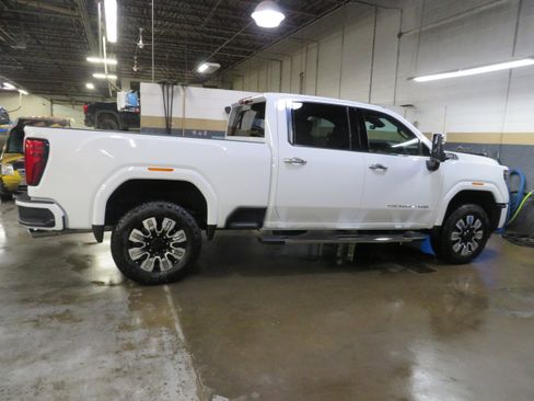 New 2026 GMC Sierra 2500 Denali w/ Denali Reserve Package image 7