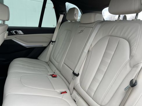 Used 2022 BMW X5 xDrive40i w/ M Sport Package image 32