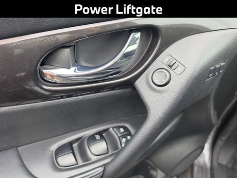 Used 2019 Nissan Rogue SV w/ Premium Package AWD/4WD image 8