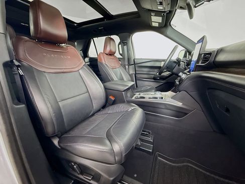 Used 2024 Ford Explorer Platinum w/ Technology Package image 35