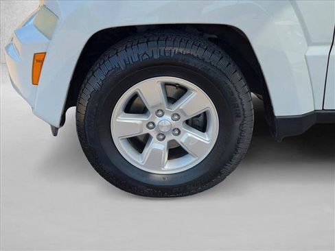 Used 2011 Jeep Liberty Sport AWD/4WD image 9