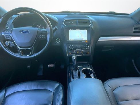 Used 2017 Ford Explorer XLT w/ Equipment Group 202A image 7