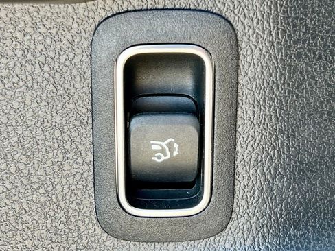 Certified 2023 Mercedes-Benz GLA 250 4MATIC image 38