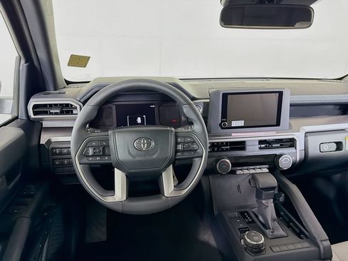 New 2026 Toyota 4Runner SR5 AWD/4WD image 18