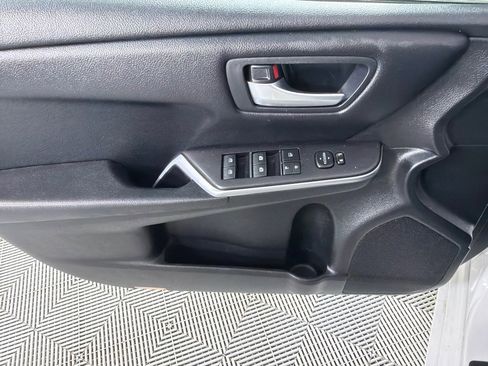 Used 2017 Toyota Camry SE FWD image 9