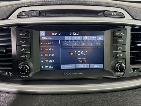 Used 2017 Kia Sorento LX w/ LX Convenience Package image 17