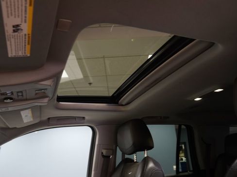 Used 2019 Cadillac Escalade Luxury AWD/4WD image 6