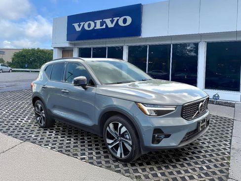 Certified 2023 Volvo XC40 B5 Plus w/ Driver Assist Package AWD/4WD image 1