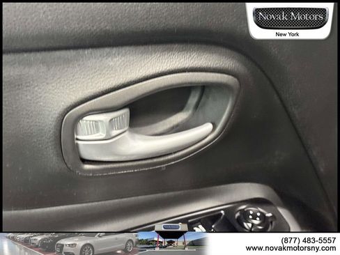 Used 2023 Jeep Renegade Trailhawk AWD/4WD image 15